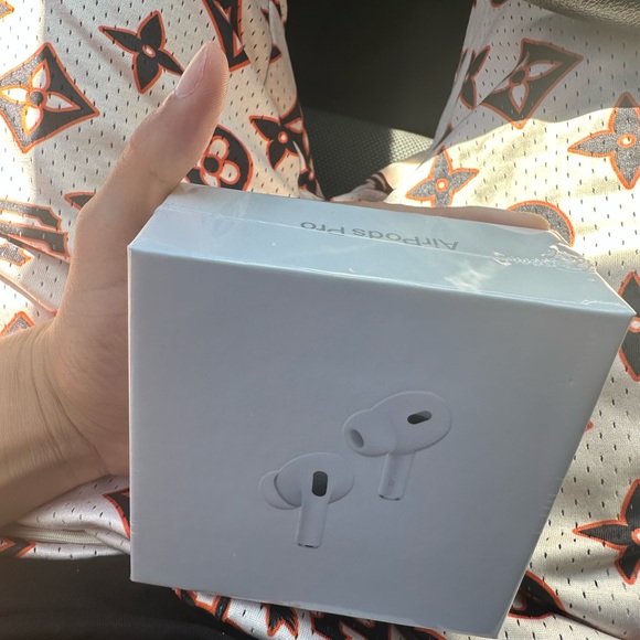 Apple AirPods Pro in Classic White